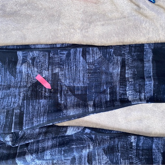 *SOLD* Lululemon Leggings 6 - Picture 8 of 9